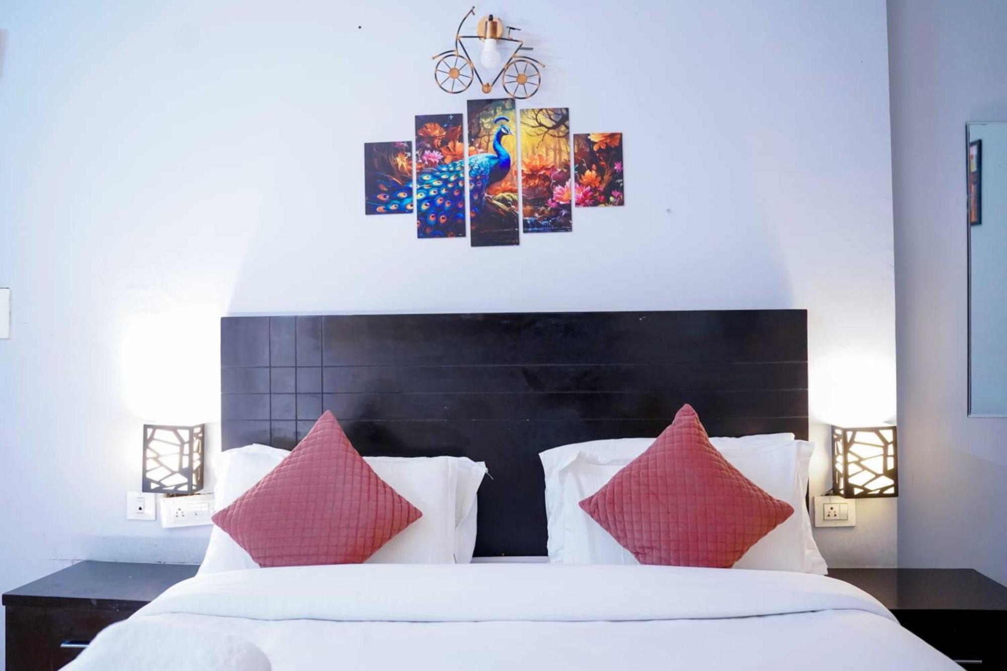 Vrindavan Dreams Hotel And Suites Dış mekan fotoğraf