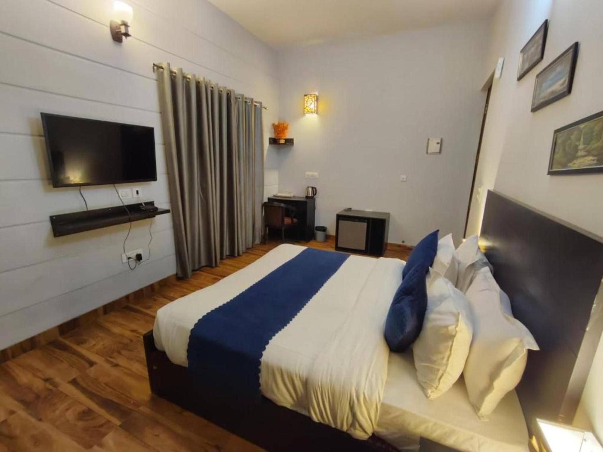 Vrindavan Dreams Hotel And Suites Dış mekan fotoğraf