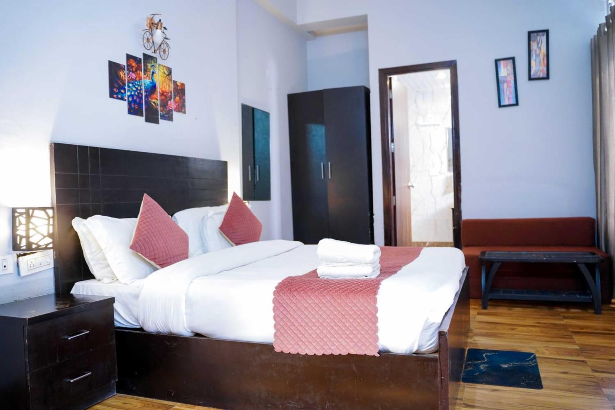 Vrindavan Dreams Hotel And Suites Dış mekan fotoğraf