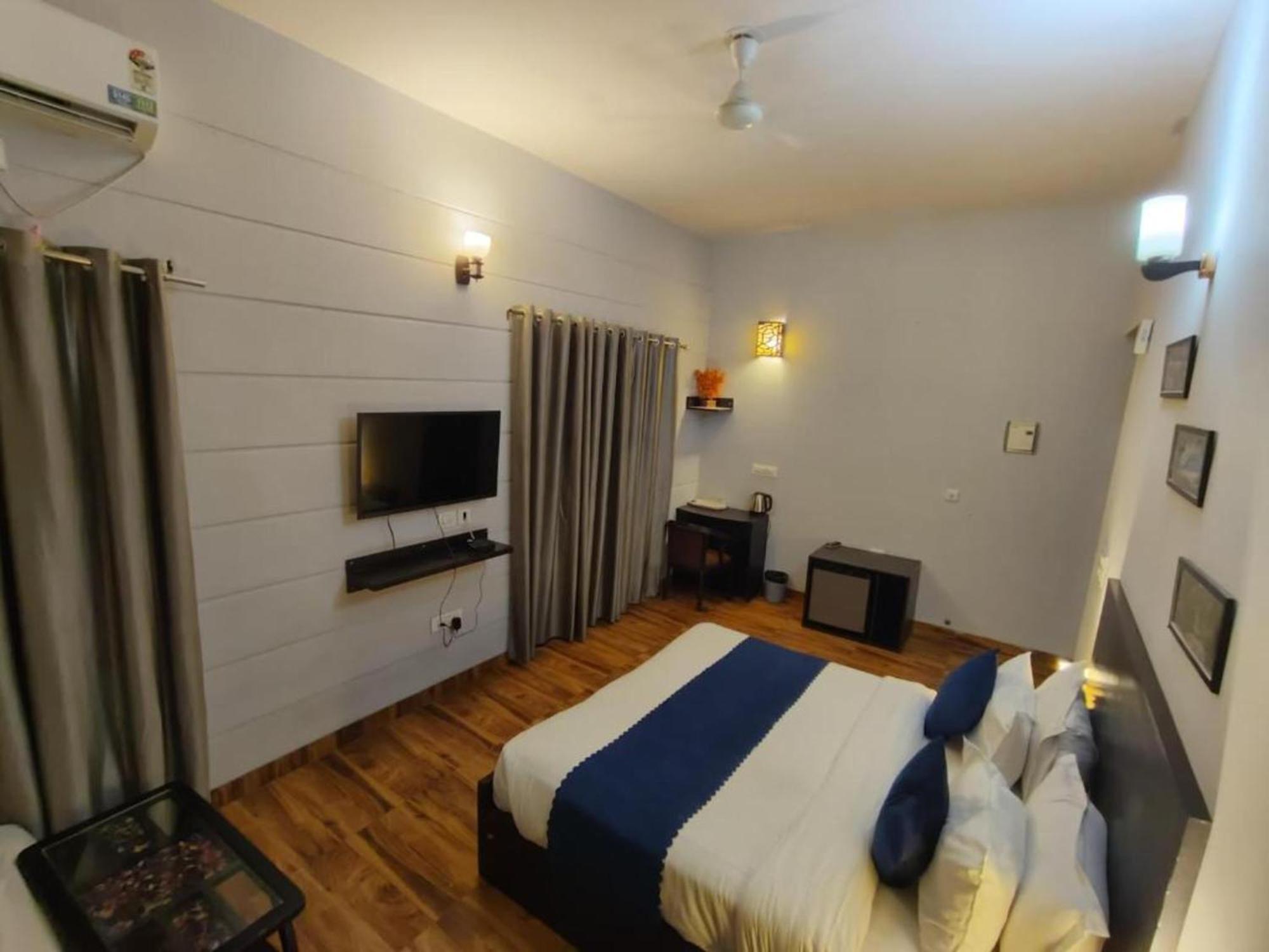 Vrindavan Dreams Hotel And Suites Dış mekan fotoğraf