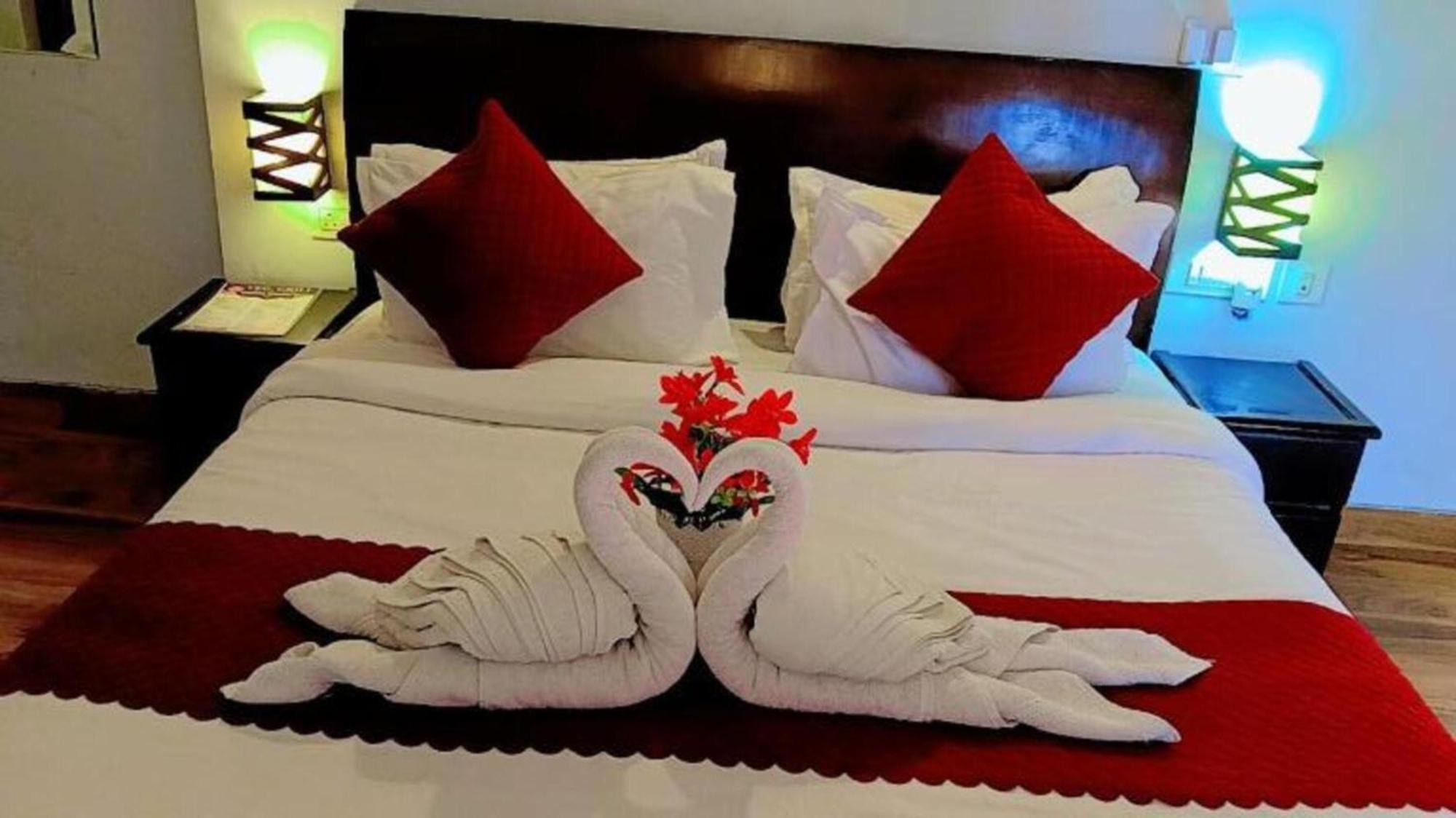 Vrindavan Dreams Hotel And Suites Dış mekan fotoğraf