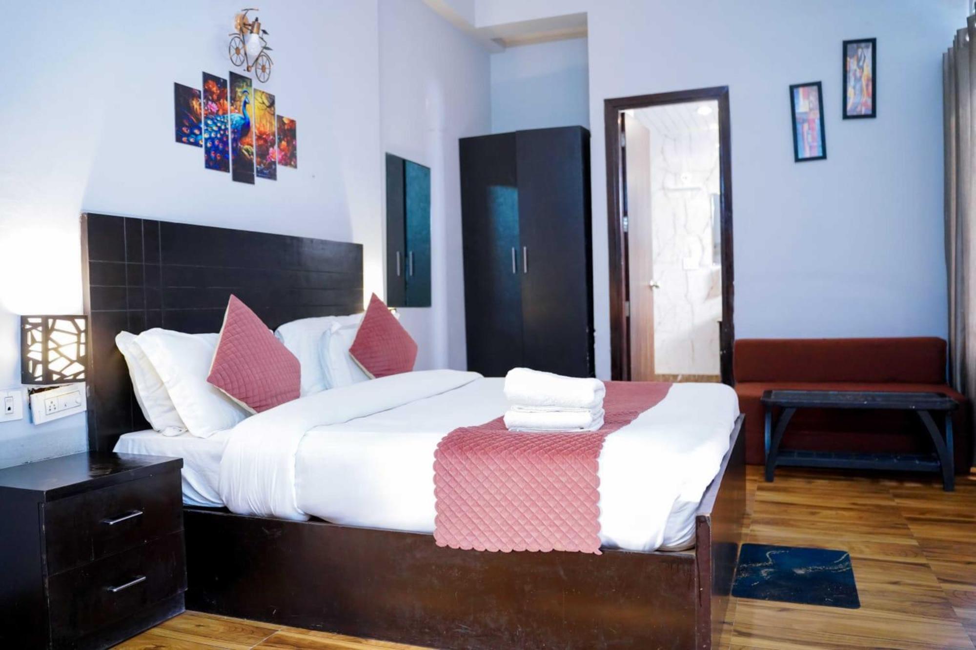 Vrindavan Dreams Hotel And Suites Dış mekan fotoğraf