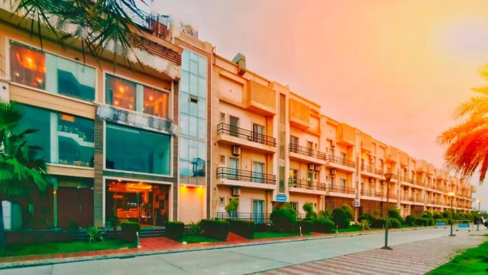 Vrindavan Dreams Hotel And Suites Dış mekan fotoğraf