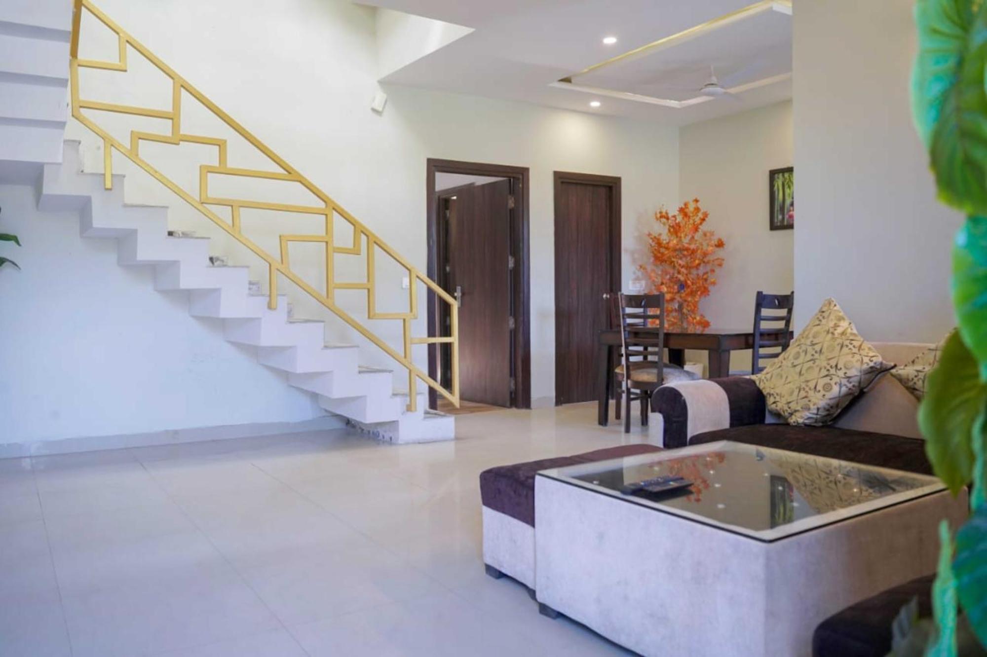 Vrindavan Dreams Hotel And Suites Dış mekan fotoğraf