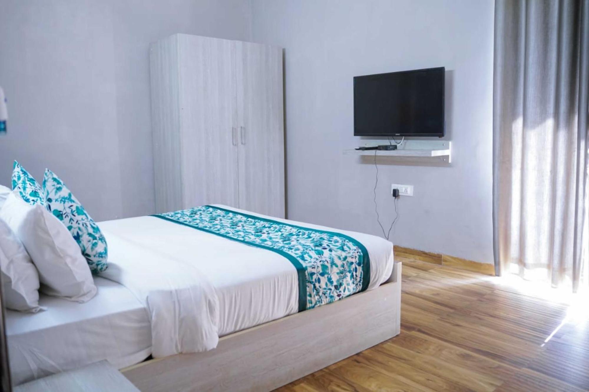 Vrindavan Dreams Hotel And Suites Dış mekan fotoğraf