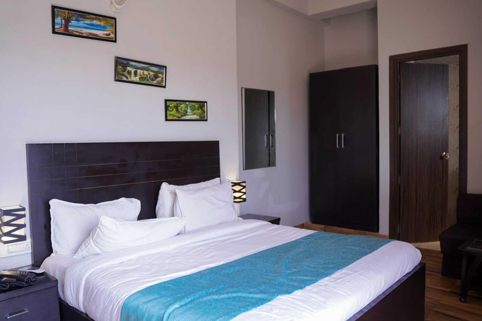 Vrindavan Dreams Hotel And Suites Dış mekan fotoğraf