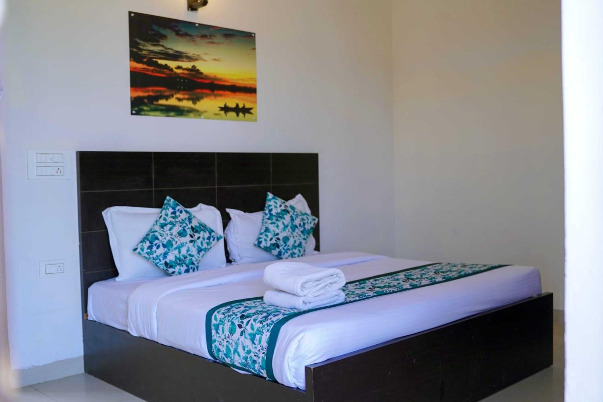 Vrindavan Dreams Hotel And Suites Dış mekan fotoğraf