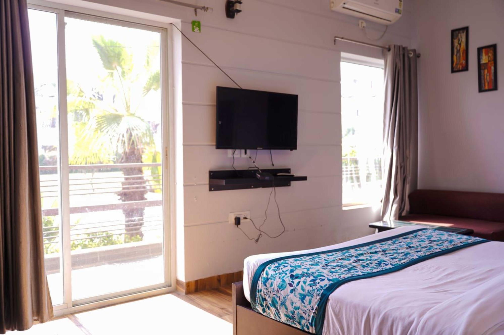 Vrindavan Dreams Hotel And Suites Dış mekan fotoğraf