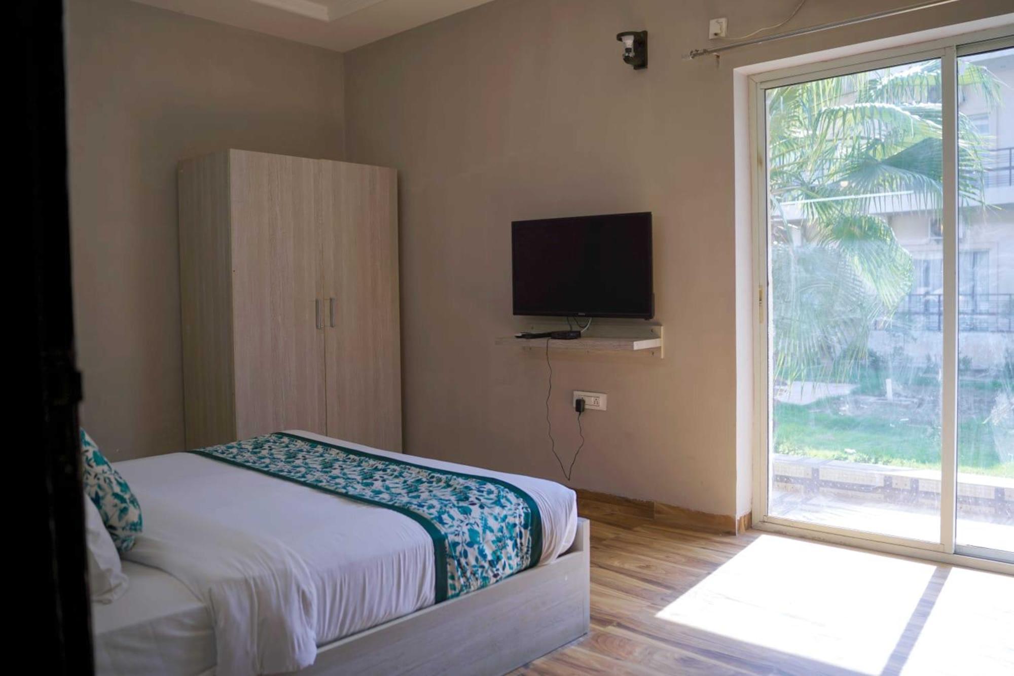 Vrindavan Dreams Hotel And Suites Dış mekan fotoğraf